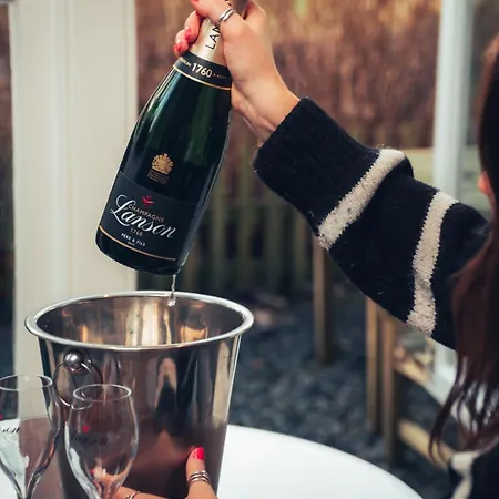 And לייק סייד