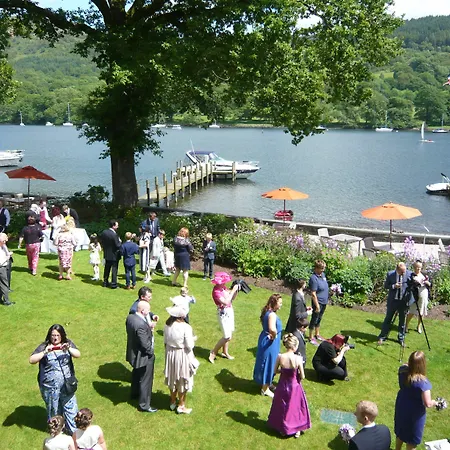 And מלון לייק סייד